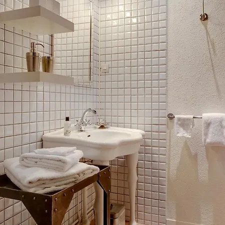 Montmorency Apartment *